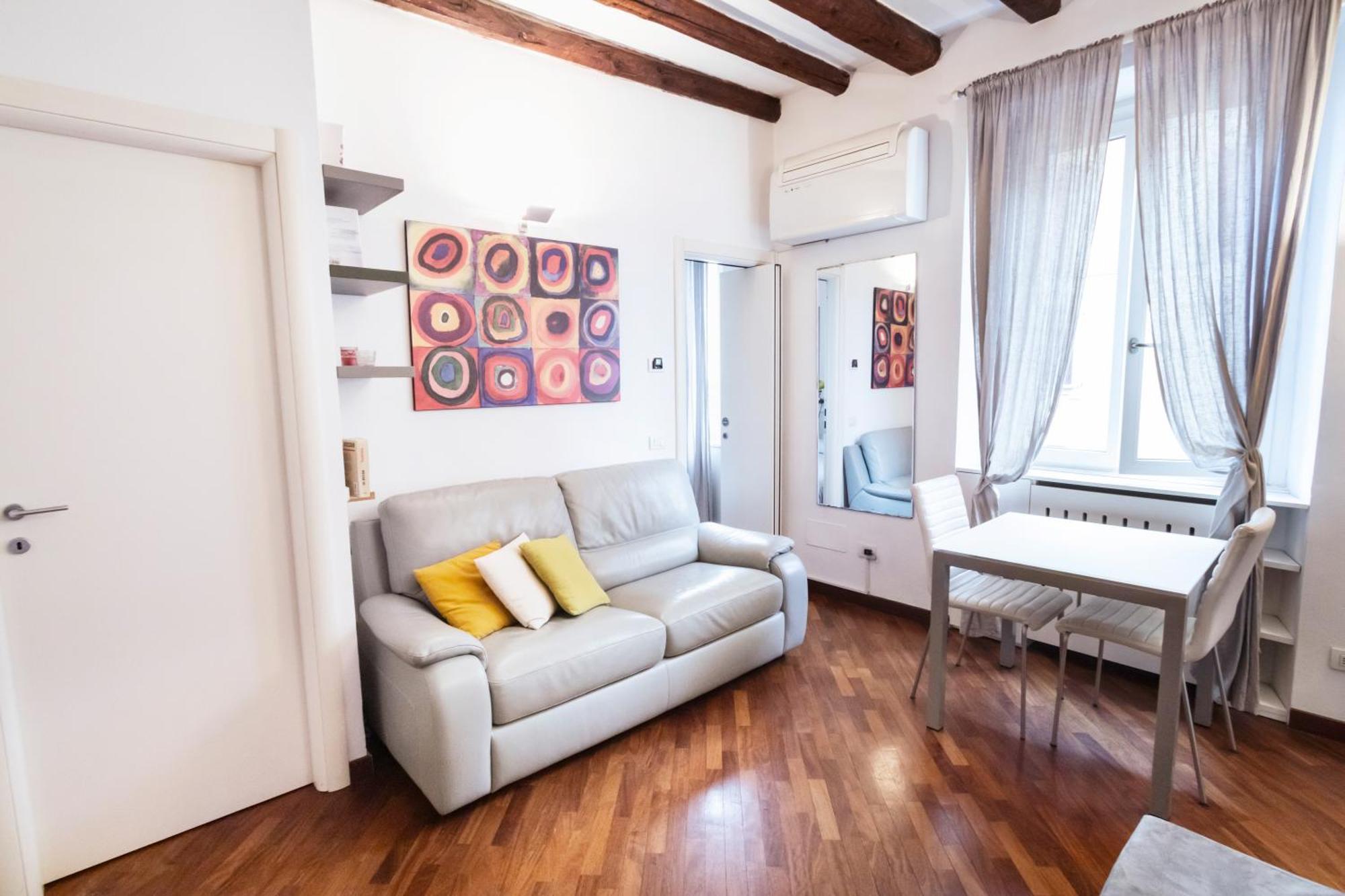 Cosy And Bright Flat In The Heart Of Porta Venezia