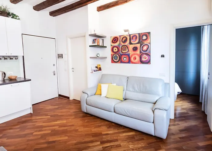 Cosy And Bright Flat In The Heart Of Porta Venezia